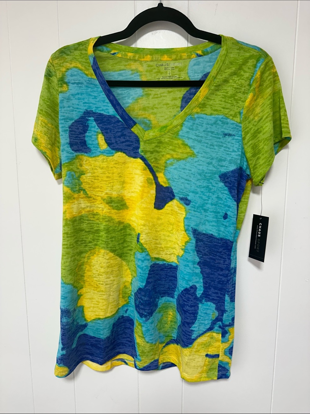 Chaus Short Sleeve V-Neck Top in Blue, Green & Yellow Abstract Print